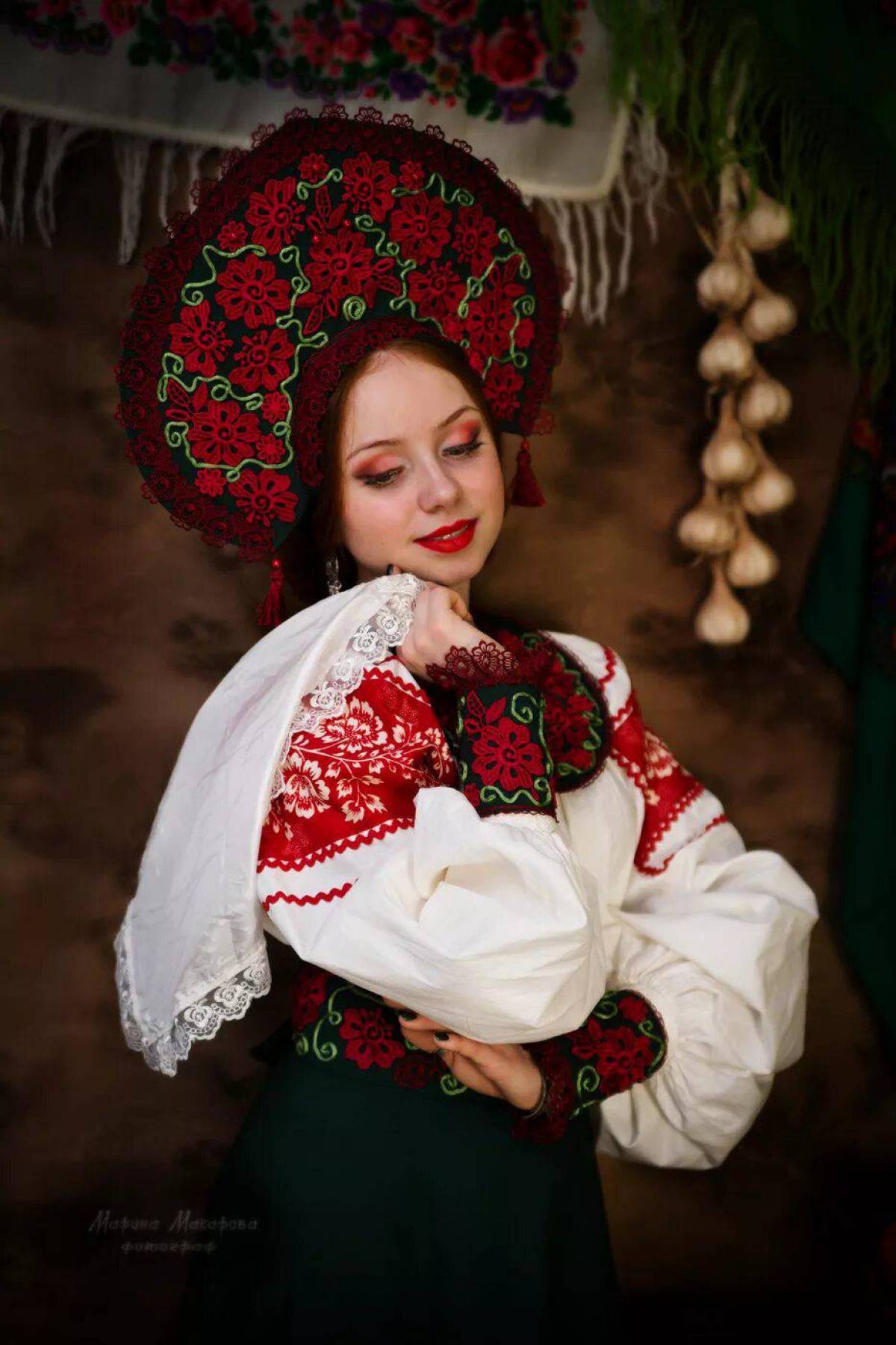 Women in Slavic costumes underwear in Morelia