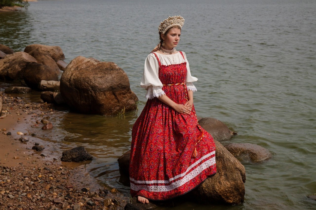 Women in Slavic costumes in Morelia