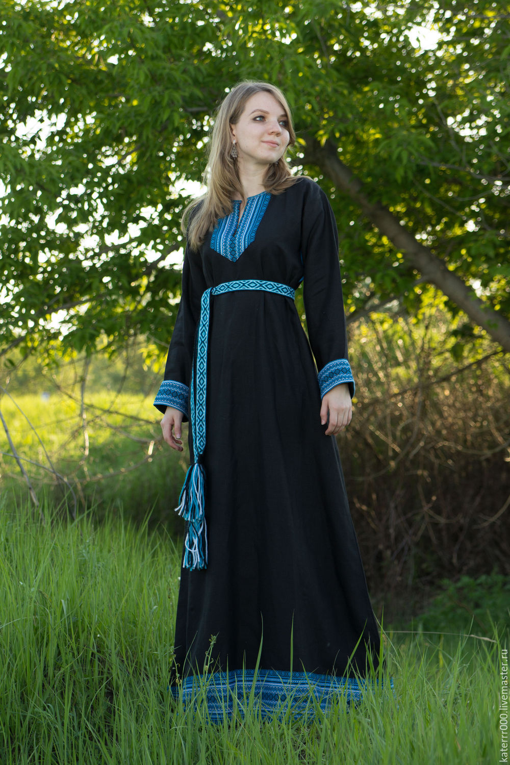 Women in Slavic costumes in Morelia