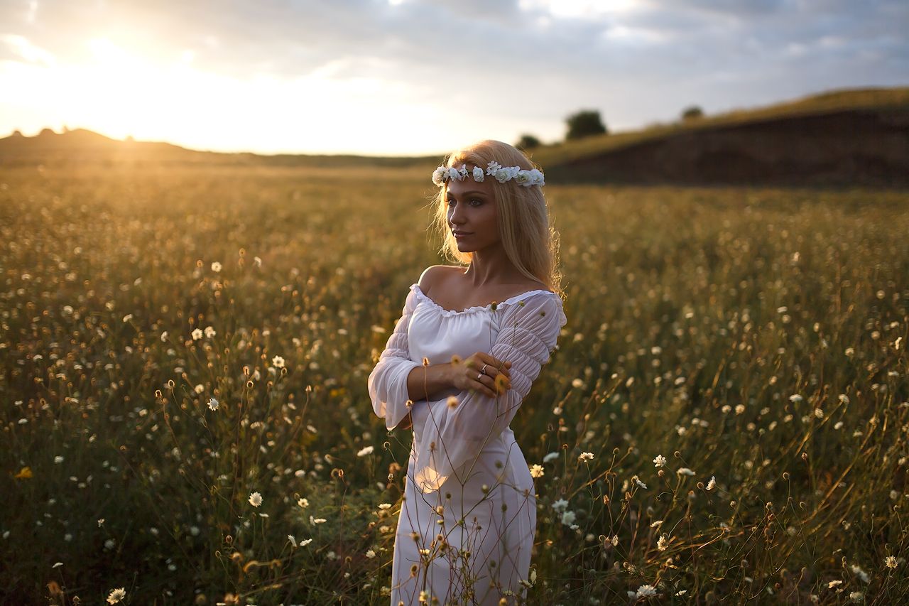 Girls in Slavic costumes in Morelia