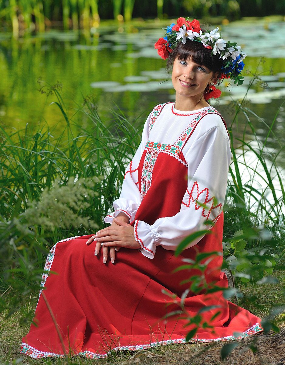 Beautiful girl Girls in Slavic costumes in Morelia